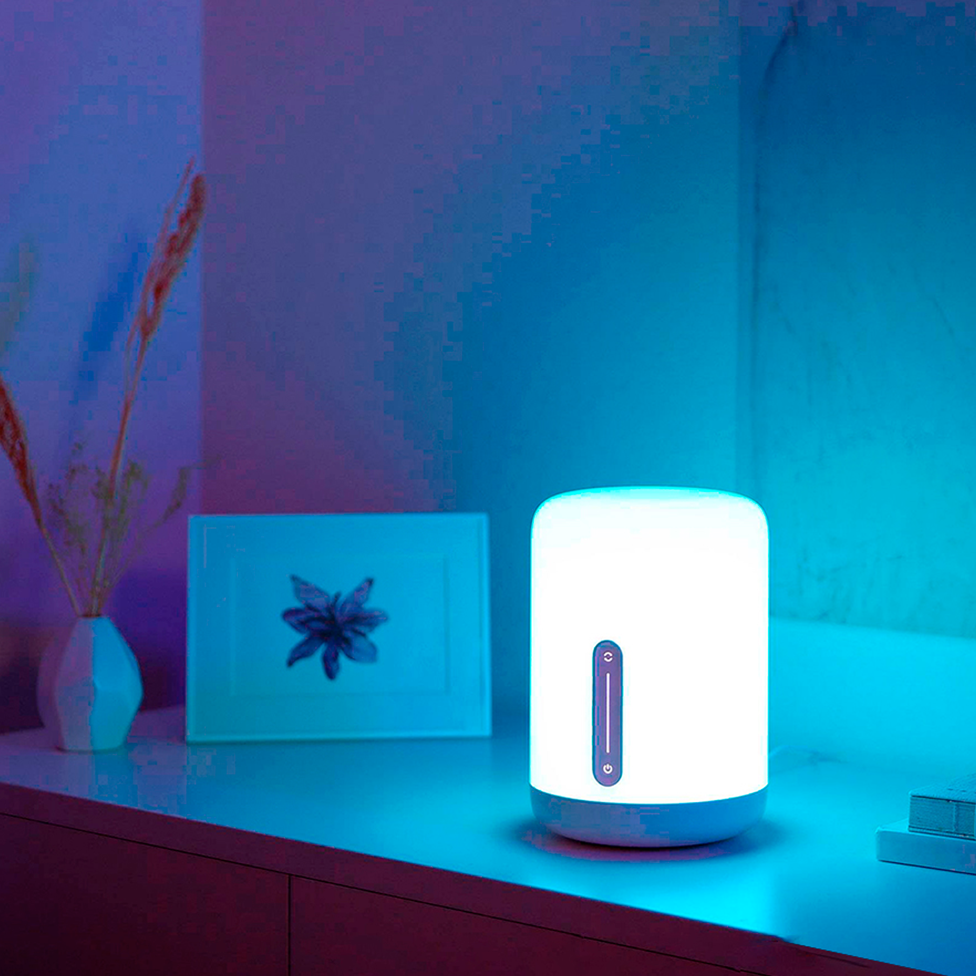Xiaomi Store El Salvador on Instagram: La lámpara que ilumina tus espacios  😱😍 Mi Bedside Lamp 2 crea el ambiente adecuado con luz multicolor que se  mezcla de manera uniforme 💡​ 💲44.95​