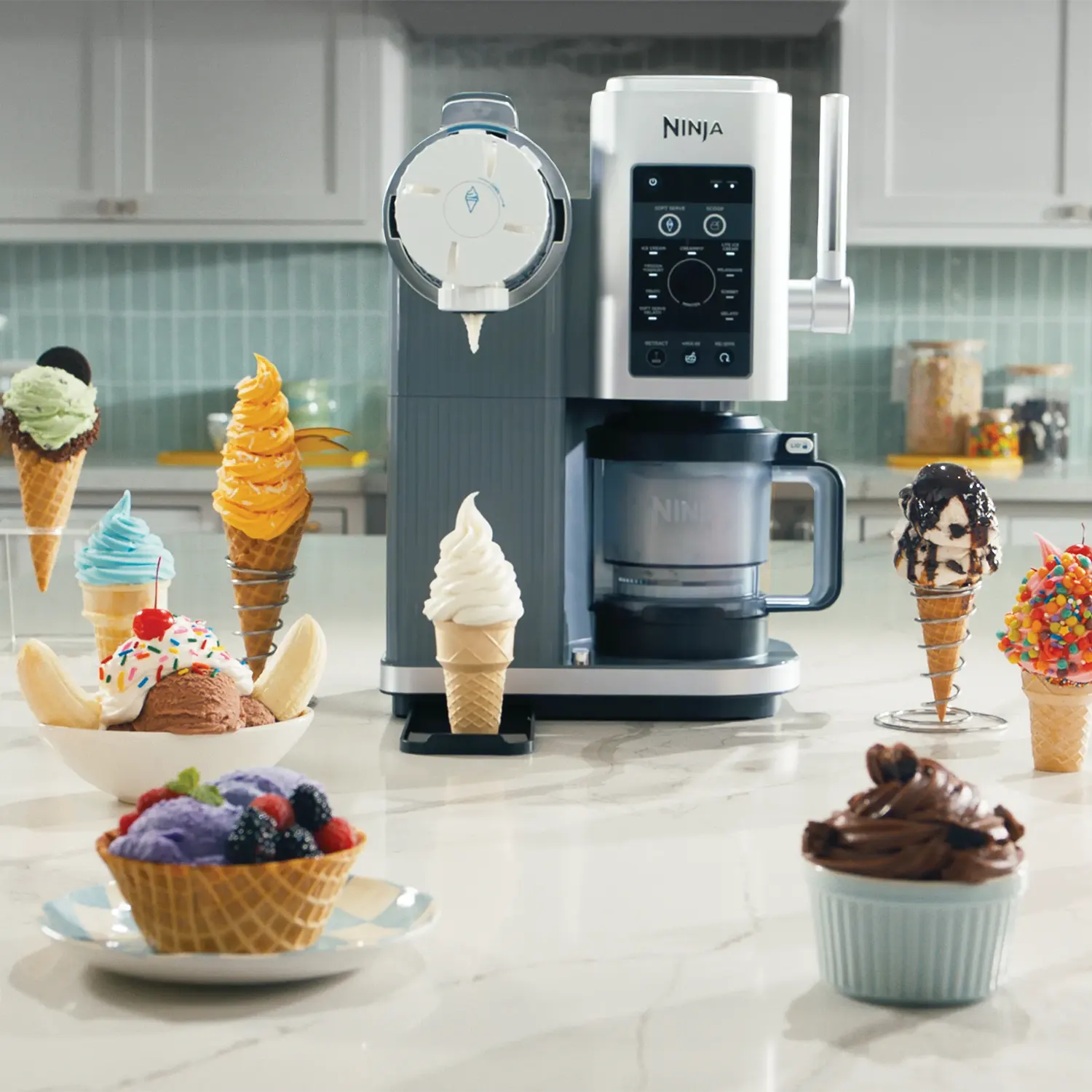 Ninja® CREAMi® Scoop & Swirl™ 13-in-1 Ice Cream and Soft Serve Maker - Imagen 3